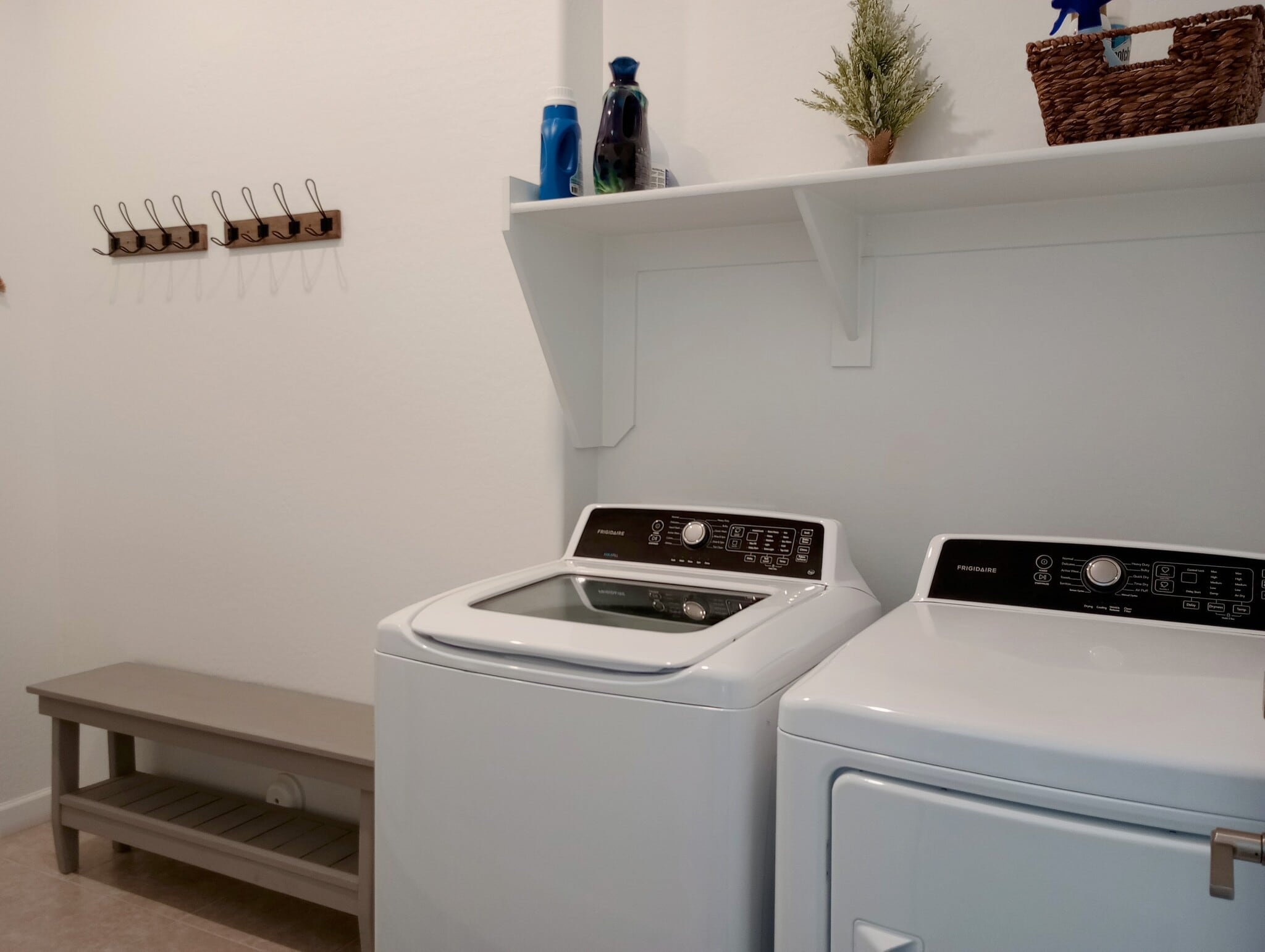 Well-equipped laundry - 522 S 197th Ln