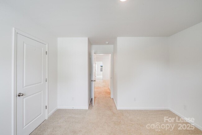 Building Photo - 3255 Winesap Dr