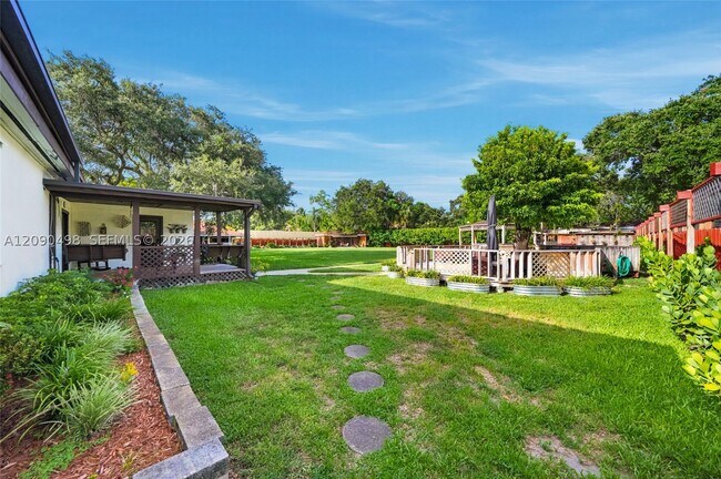 Building Photo - 15425 N Miami Ave
