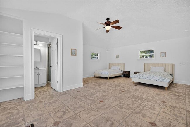 Building Photo - 516 W Davis Blvd