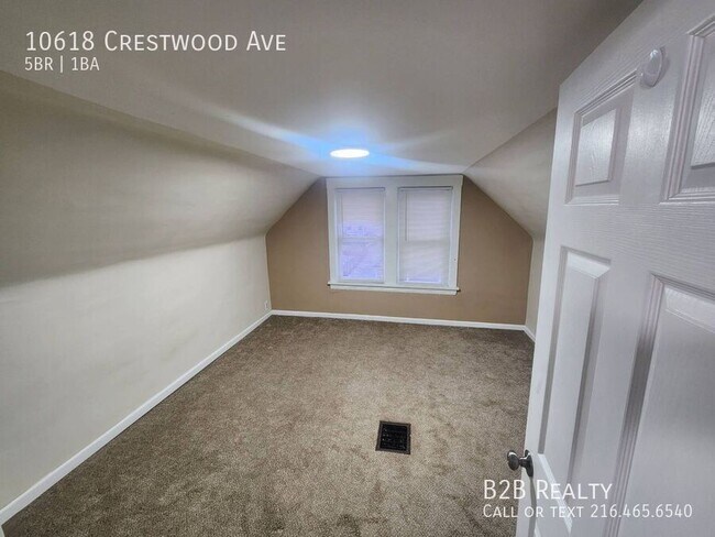 Building Photo - 10618 Crestwood Ave