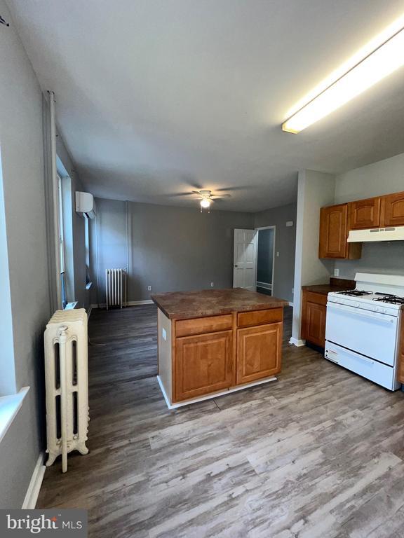 Building Photo - 129 W Miner St