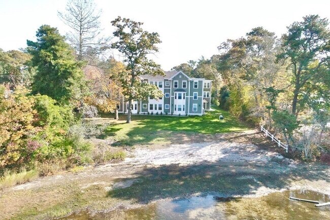 Building Photo - 949 State Rd