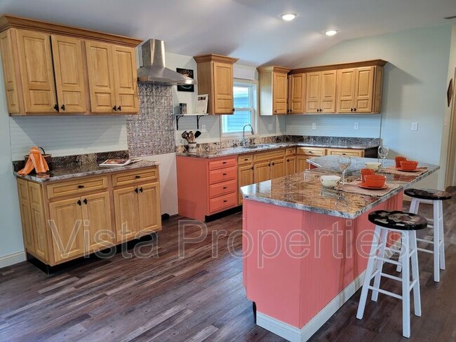 Building Photo - 4208 Lees Ln