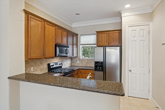 Building Photo - 9007 Harbor Hills Dr