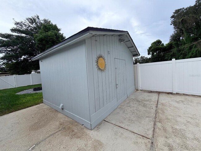Building Photo - 2510 Sandalwood Dr
