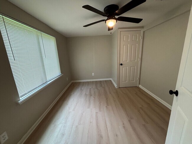 Building Photo - 2608 E Cavett Dr