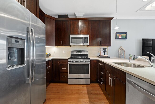 Building Photo - 165 Thorne St