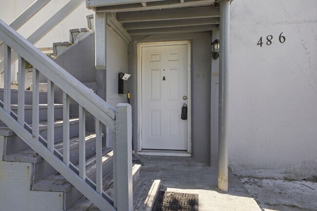 Building Photo - 486 Hanley St