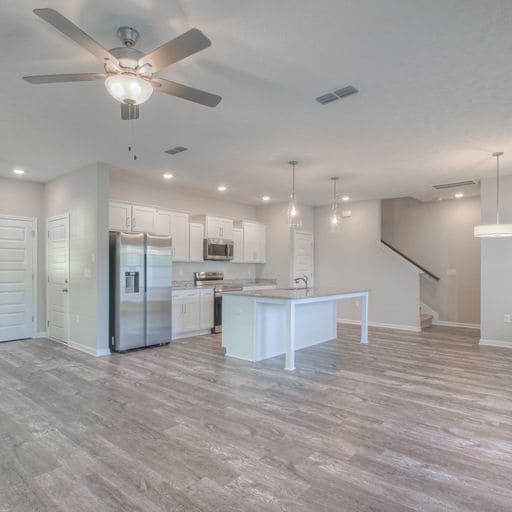 Building Photo - 4340 Doral Dr