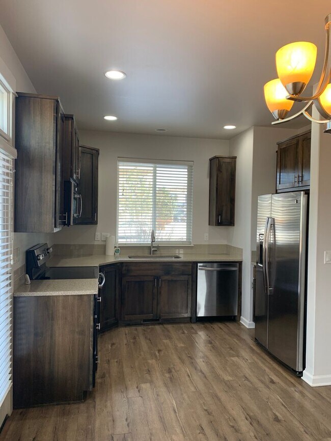 Building Photo - Beautiful Home in Bend's Desirable Farmington Reserve