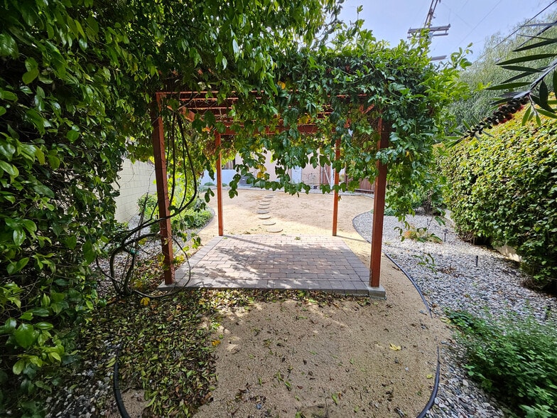 Building Photo - 3780 Lenawee Ave