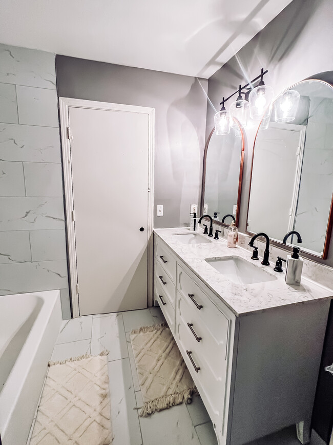 Upstairs Full Bathroom - 804 Holder Ct