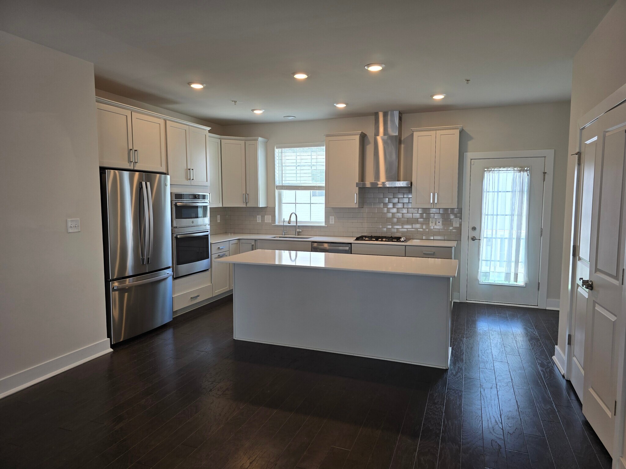 Building Photo - 226 Red Leaf Ln