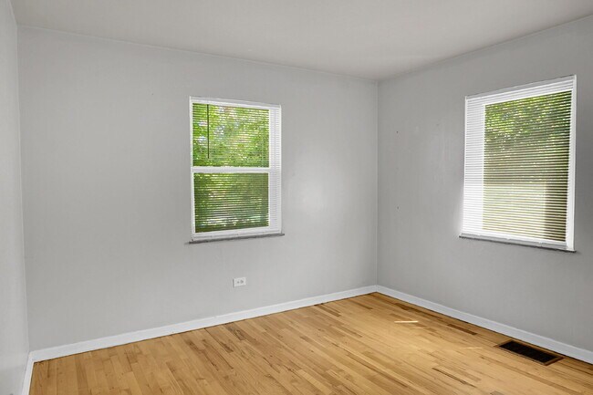 Building Photo - $2,595.00 - 3 Beds, 2 Bath, Duplex in Denv...