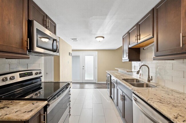 Building Photo - 2611 Quarry Hill Rd