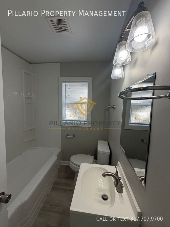 Building Photo - 2338 W 9th St