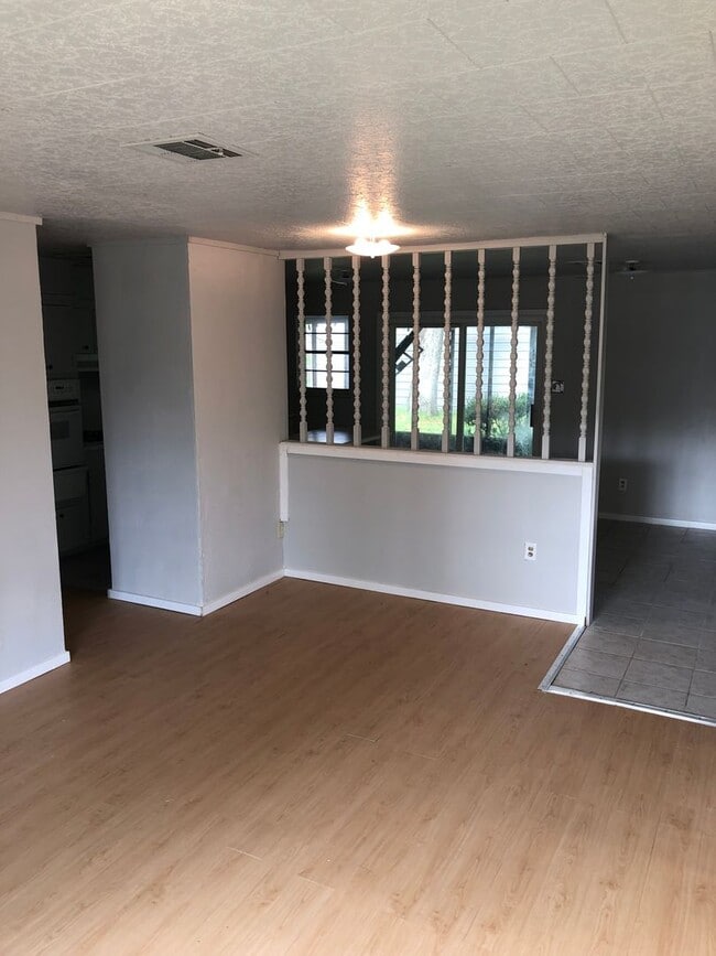 Building Photo - Southern Hills!