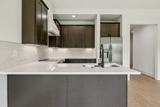 Building Photo - 815 Oconnor St