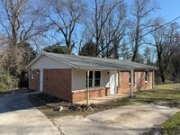 Building Photo - 3 Bedroom House, GREAT LOCATION *FIRST MONTH FREE*