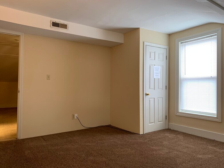 Building Photo - 2437 Ohio Ave