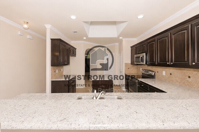 Building Photo - 3121 Hornbeam St
