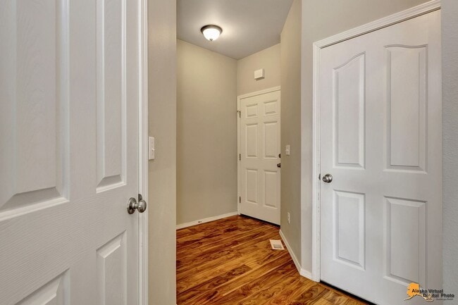 Building Photo - Beautiful 3-Bedroom Half Duplex in Eagle R...