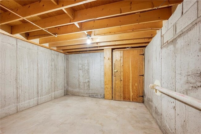 Building Photo - 33 Sakonnet E