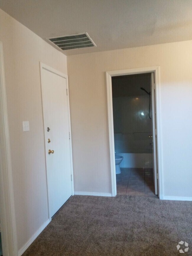 Building Photo - VENTANA RANCH-Bedroom,Full Bath Downstairs!!!