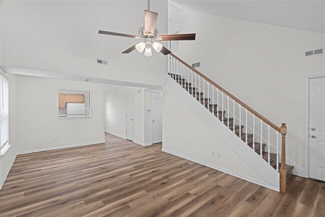 Building Photo - 3503 La Mesa Dr