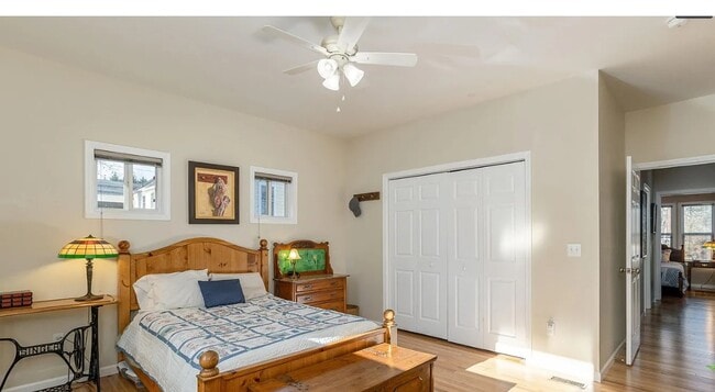 Building Photo - 477 Probart St