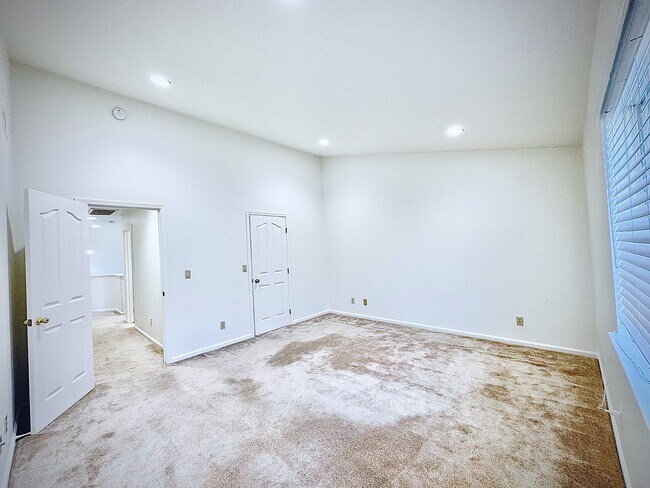Building Photo - 4378 Conejo Dr