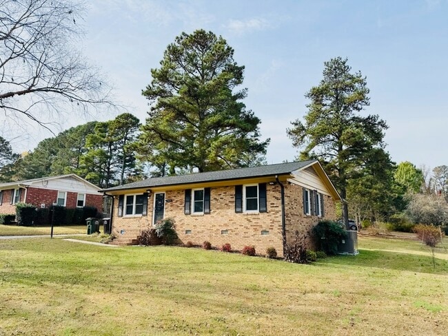 Building Photo - 900 6th St