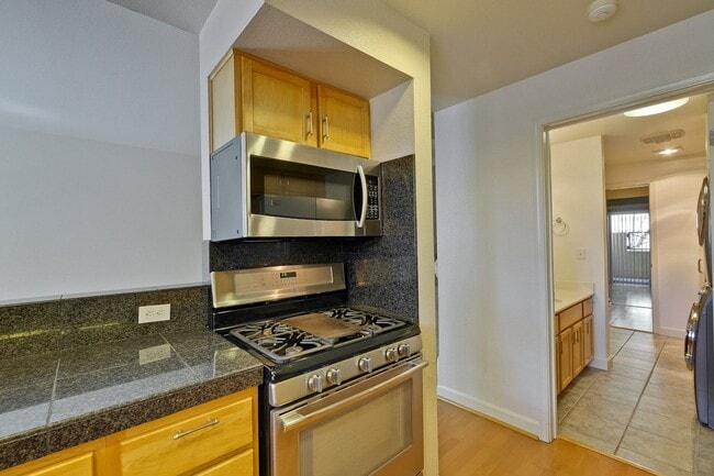 Building Photo - Downtown Mountain View l Stylish Home