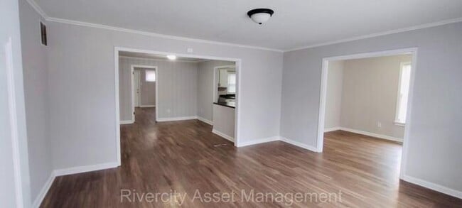 Building Photo - Gorgeous home is Frayser!!!!
