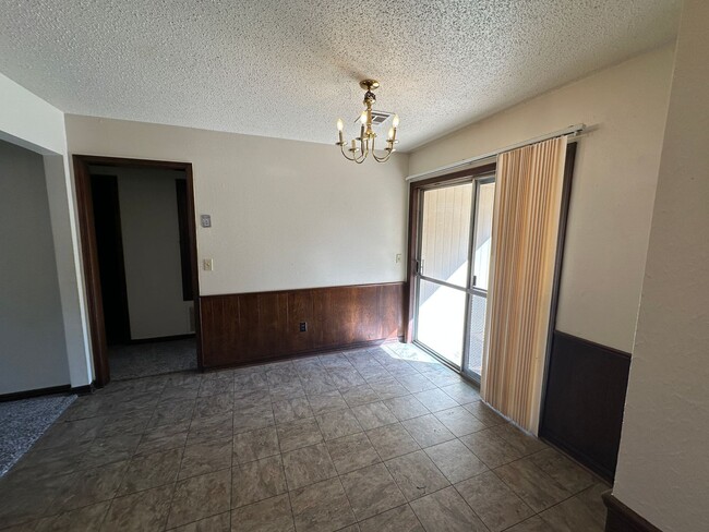 Building Photo - Beautiful duplex in Moore for rent!