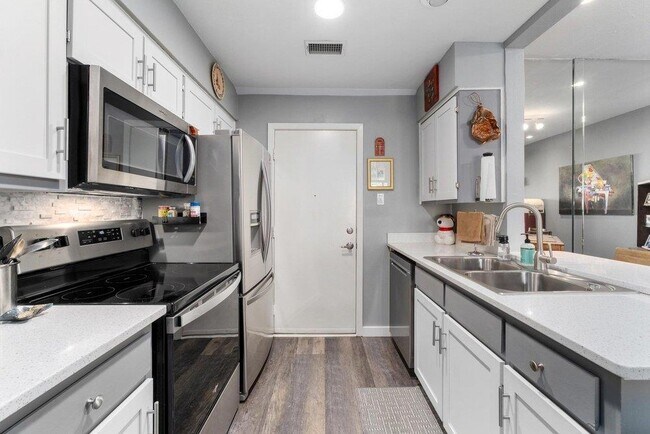 Building Photo - 1501 Barton Springs Rd