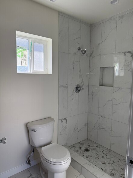 Bathroom - 616 Alexander St