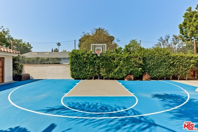 Building Photo - 6127 Rhodes Ave