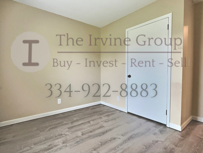 Building Photo - 3 bed 2 bath with 2 car garage
