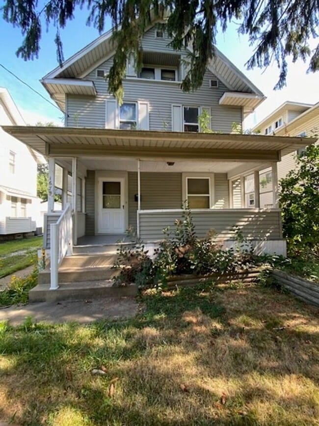 Primary Photo - 167 E Mapledale Ave