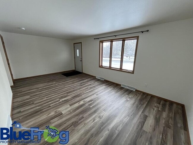 Building Photo - 646 Woodlawn Dr