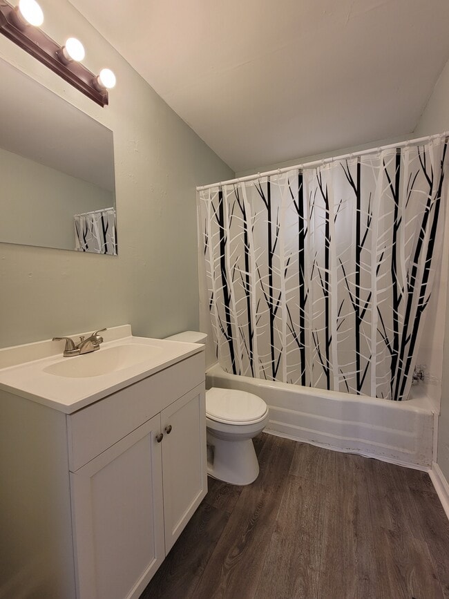 Building Photo - 596 Fredrick St