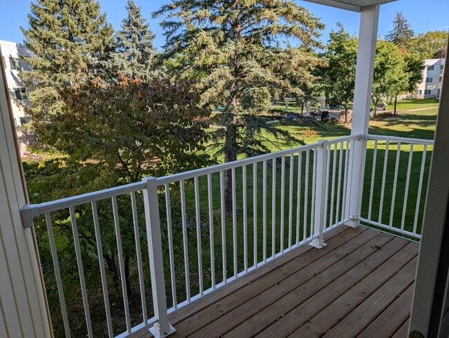 Deck Overlooking Courtyard - 122 Demont Avenue East