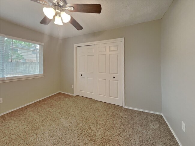 Building Photo - 15 S Drifting Leaf Ct