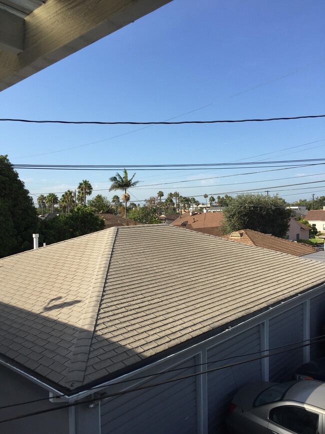 Garage/Laundry - 3857 1/2 Midway Ave