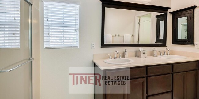 Building Photo - 404 Rivage Cir