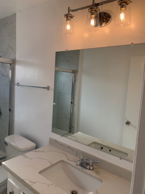 Building Photo - 1523 W 81st St