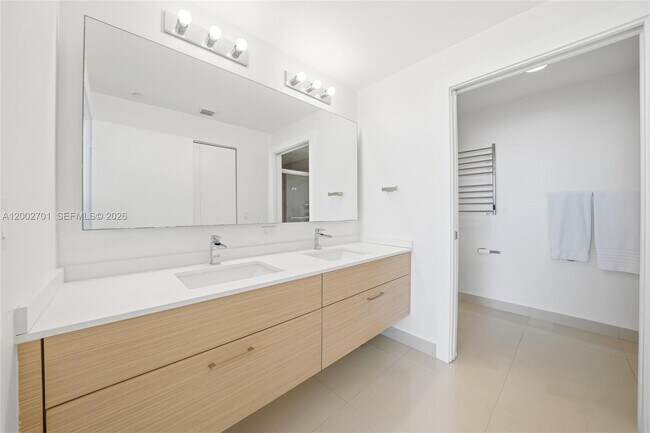 Building Photo - 600 NE 27th St