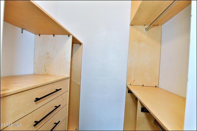 Building Photo - 853 Nita Fay Dr